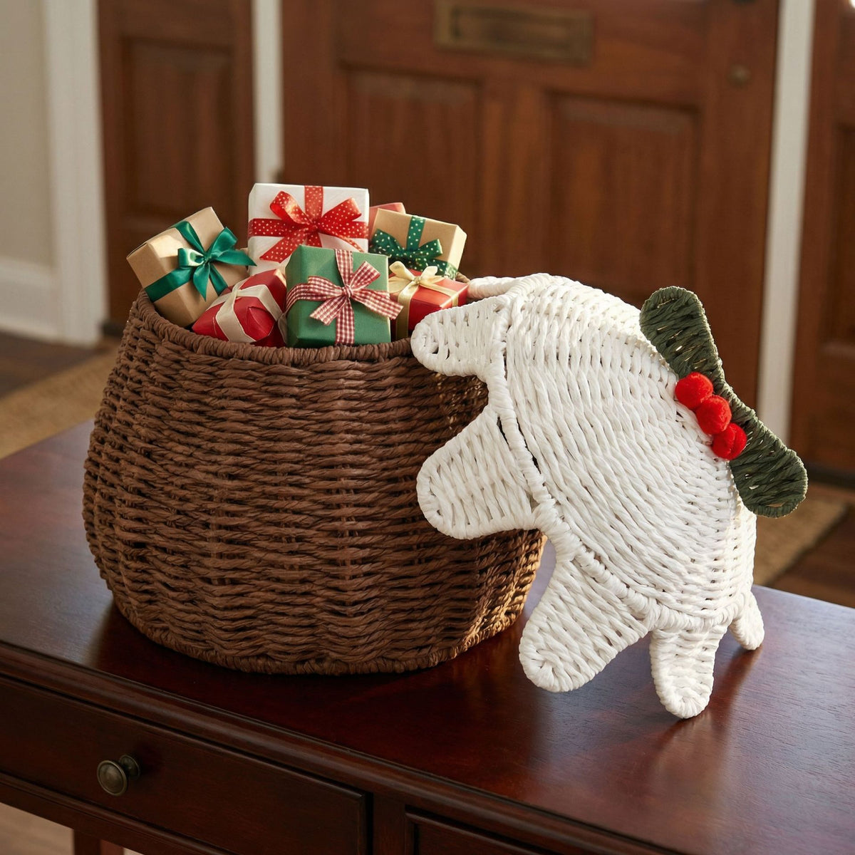 Christmas Pudding Shaped Wicker Basket with Holly Decor & Red Berries, Handwoven Rattan Holiday Storage Basket for Candy, Gifts & Xmas Table Decor -ZENG-091723