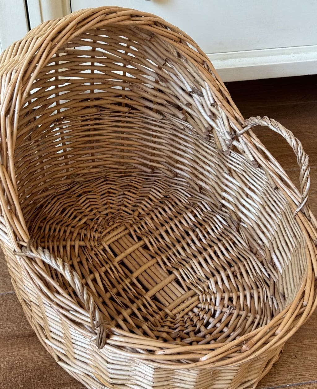Willow Baby Bassinet Cradle Basket, Natural Light Brown Woven Oval Crib with Arch Canopy and Handle for Newborn Sleep -cc-091701