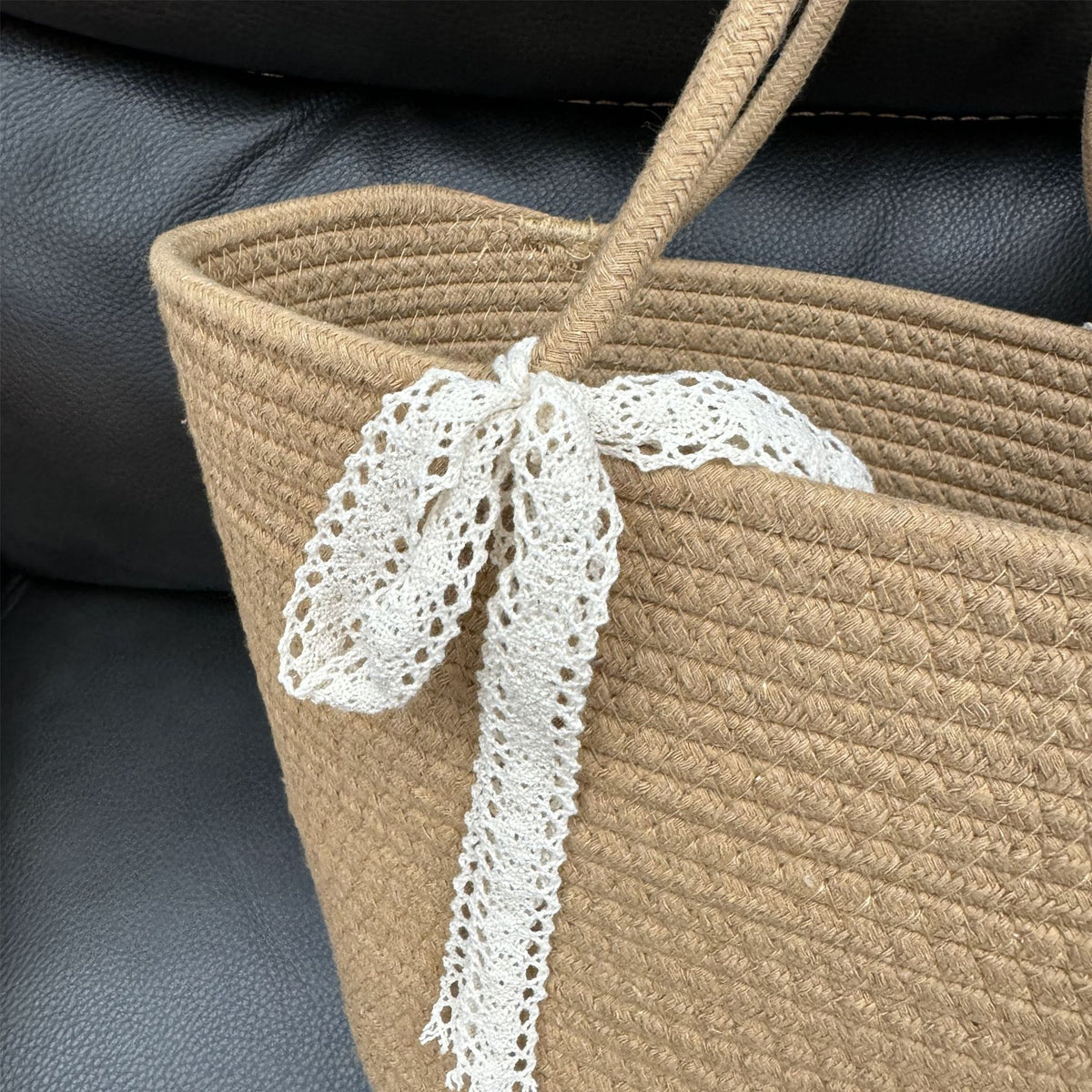 Summer Woven Tote Bag with Sunflower Decor & Lace Bow, Handmade Woven Shoulder Handbag for Beach Vacation Daily Shopping -ZENG-091603
