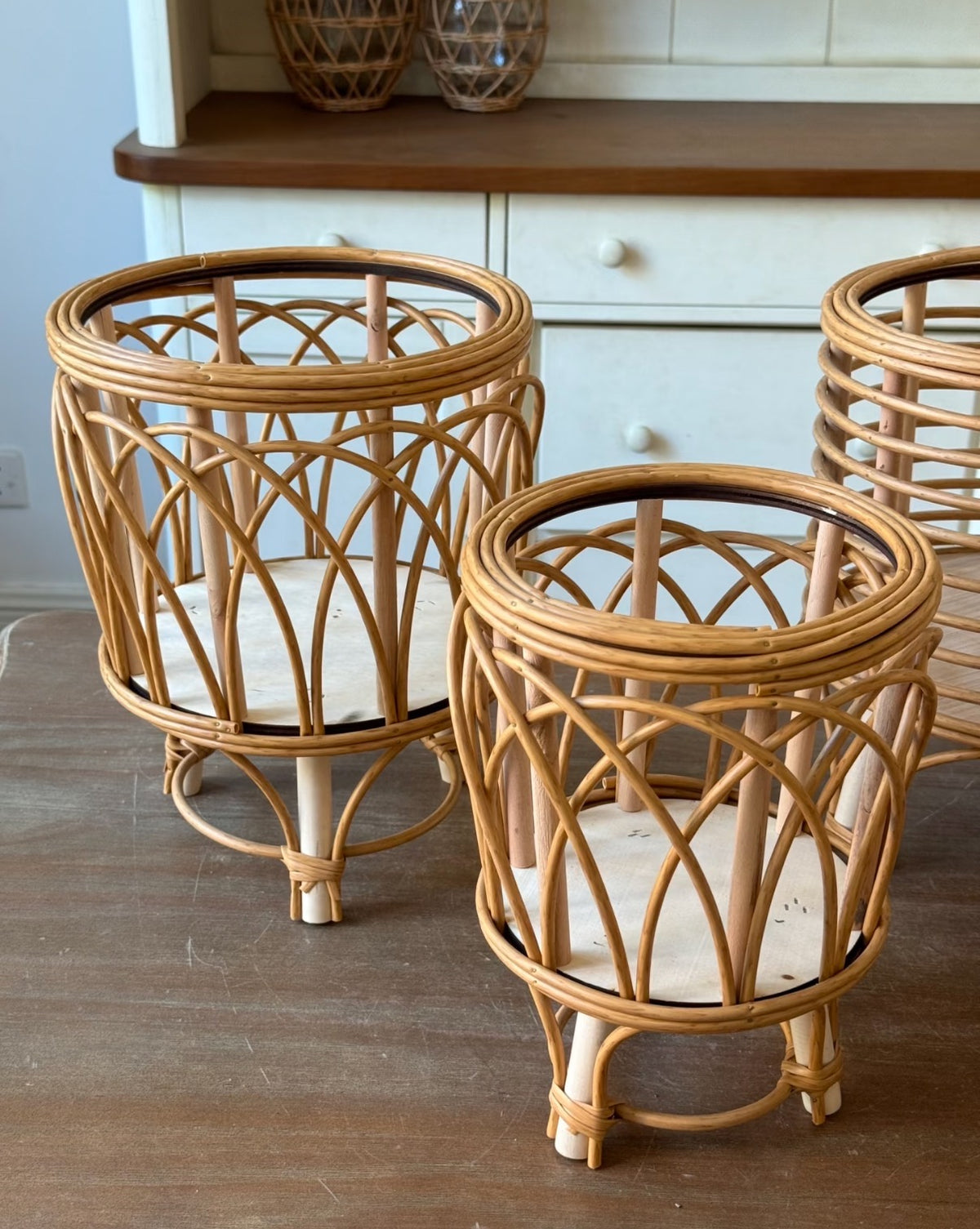 Woven Rattan Plant Stand – Decorative Indoor Planter Basket with Raised Base for Living Room & Home Decor-091622-cc