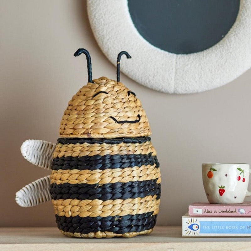 Handwoven Wicker Bee Storage Basket with Lid,Natural Decorative Basket for Nursery, Kids Room and Home Decor-cc-091808