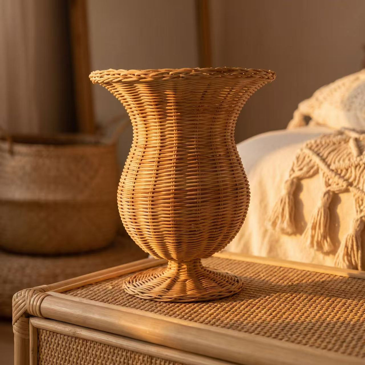 Natural Rattan Woven Vase for Dried Flowers, Decorative Wicker Flower Vase with Pedestal Base, Boho Farmhouse Home Decor-cc-091809