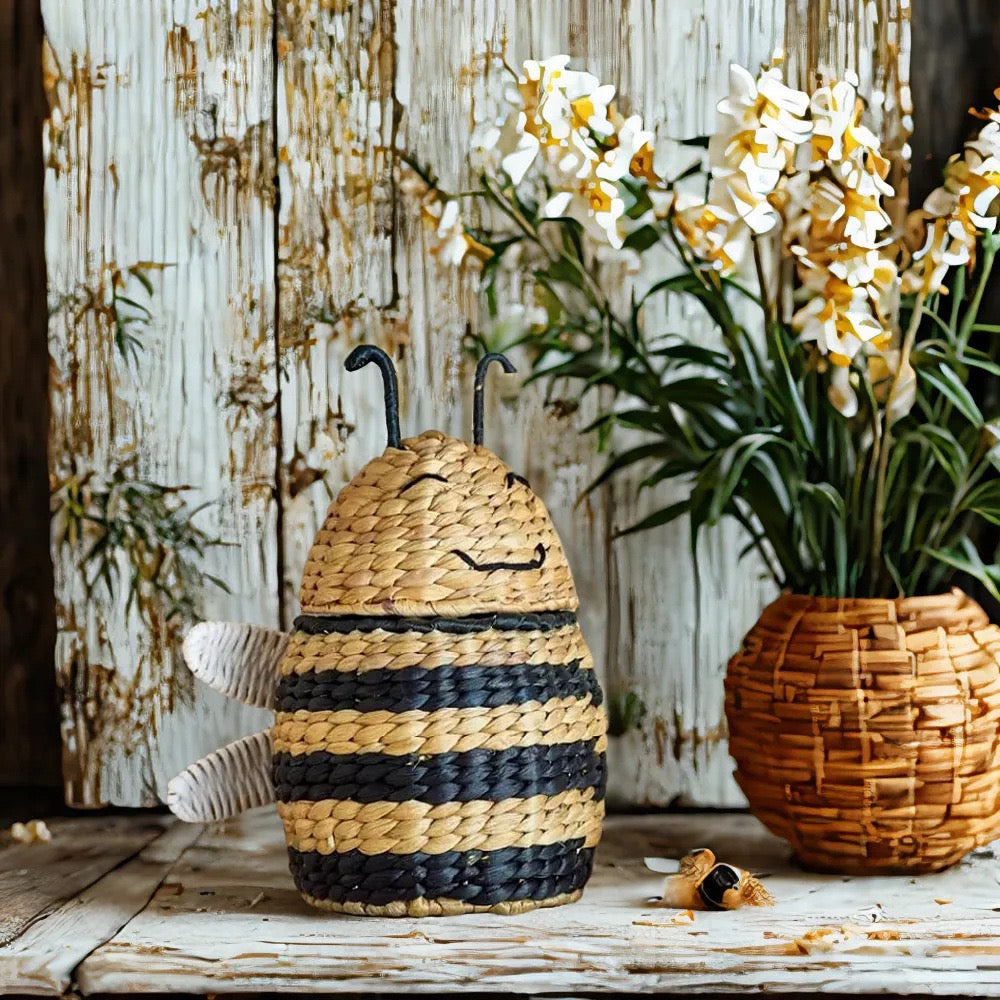 Handwoven Wicker Bee Storage Basket with Lid,Natural Decorative Basket for Nursery, Kids Room and Home Decor-cc-091808