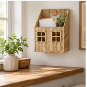 Wall Mounted Woven Straw House Storage Basket Handmade Rattan Wall Organizer with Wooden Handle and Lattice Window Design, Rustic Farmhouse Decorative Wall Hanging Shelf for Keys, Mail, Small Plants -cc-092007