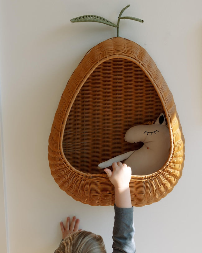 Cesta de pared de mimbre de pera | Organizador de guarder�a de rat�n tejido a mano | Ni�os bohemios Main Image