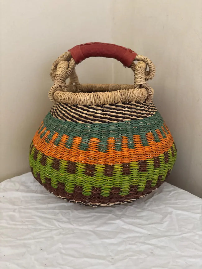 Peque�a maceta/cesta de almacenamiento tejida a mano Main Image