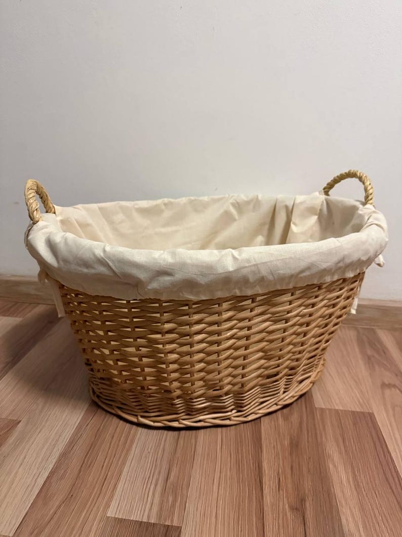 Large rattan laundry basket with lining