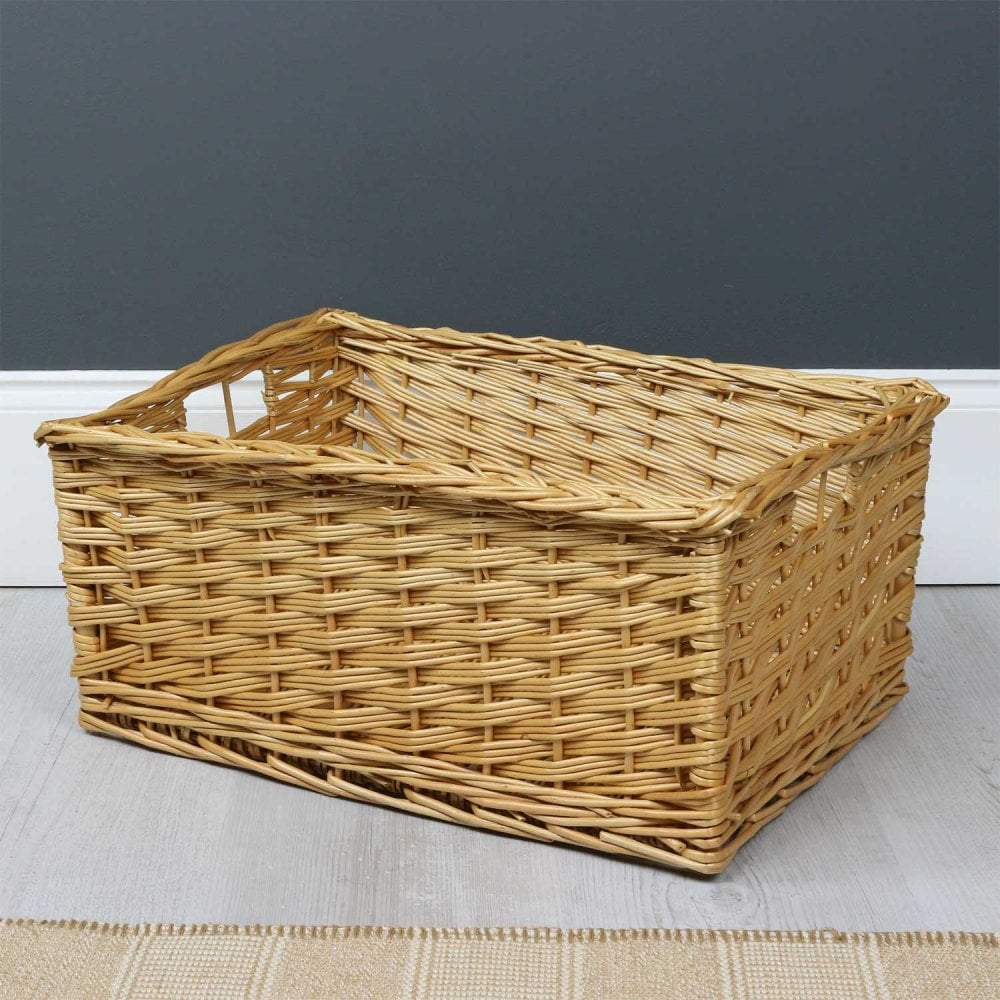 Cesta de almacenamiento de mimbre para cajones de cocina.