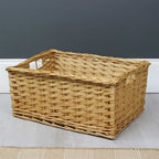 Cesta de almacenamiento de mimbre para cajones de cocina.