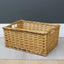 Cesta de almacenamiento de mimbre para cajones de cocina.